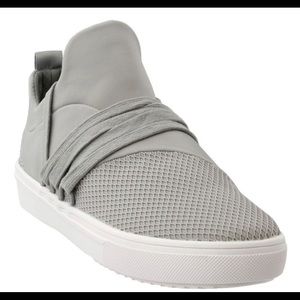 Steve Madden Lancer Sneaker (grey)